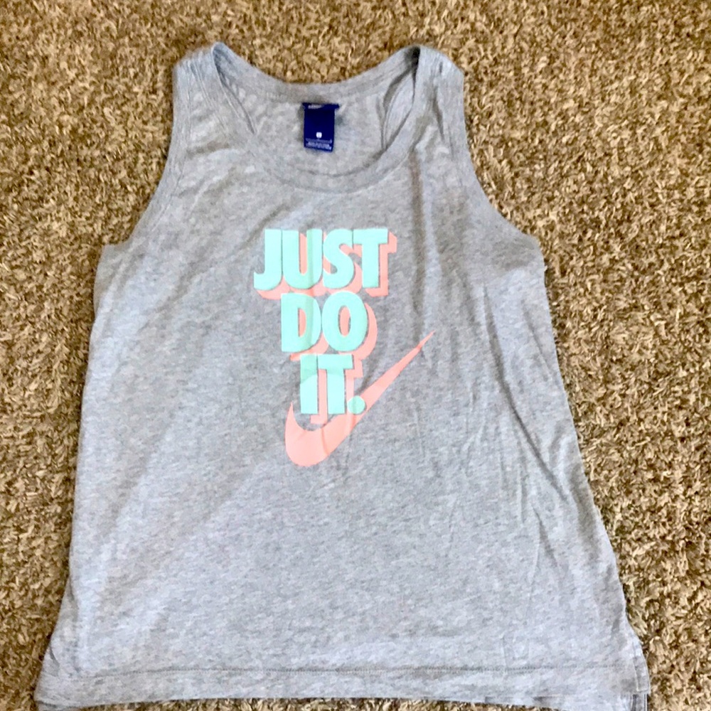 Super cute Nike workout tank
